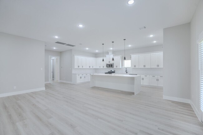 Building Photo - 2618 Piemonte Ave