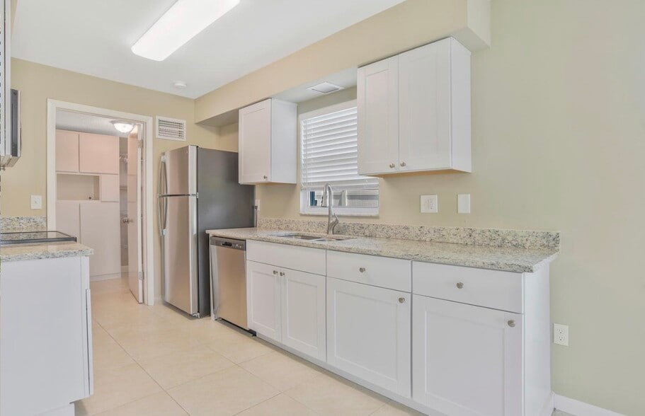 Building Photo - 520 S Perry St