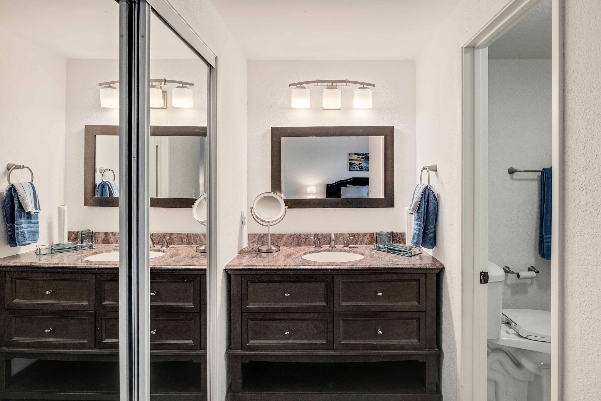 Building Photo - 255 Valley Dr