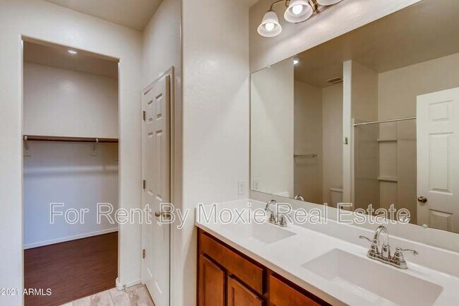 Building Photo - 325 E Kona Dr