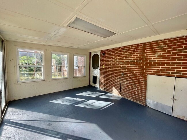 Building Photo - 818 S Park Dr