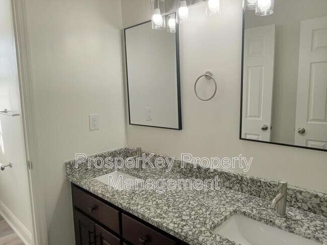 Building Photo - 137 Sycamore Ct