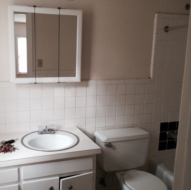 Building Photo - 310 N Hite