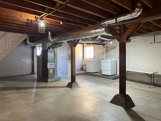 Building Photo - Daly City Home 4Bed 3 Ba