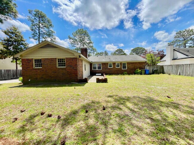 Building Photo - Charming 3-Bedroom Nest with 2 Full Baths ...