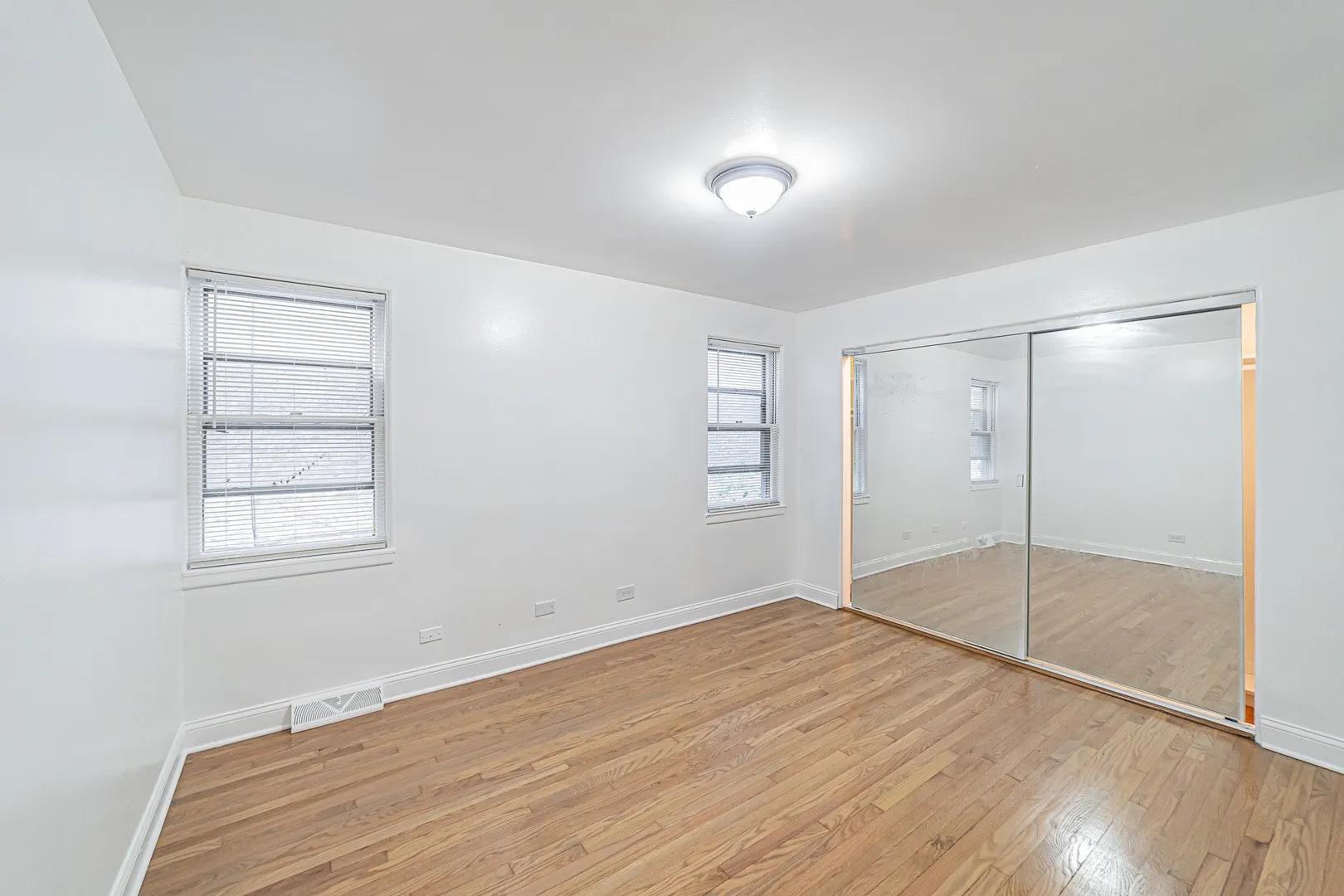 Building Photo - 7530 N Oakley Ave