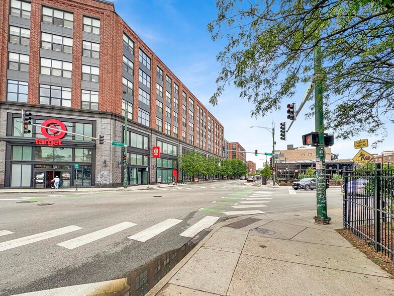 Building Photo - 3040 W Medill Ave