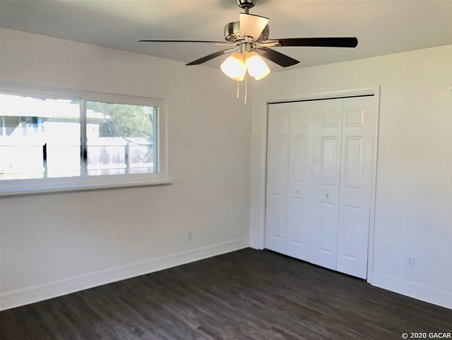 Building Photo - Modern Comfort Meets Classic Charm – Spacious Alachua Rental