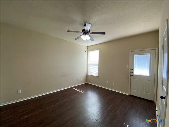 Building Photo - 506 Creekside Cir