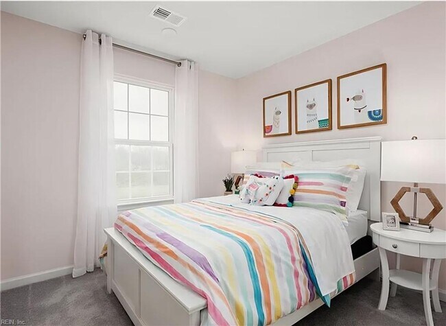 Building Photo - Lovely Townhouse in Benns Grant!