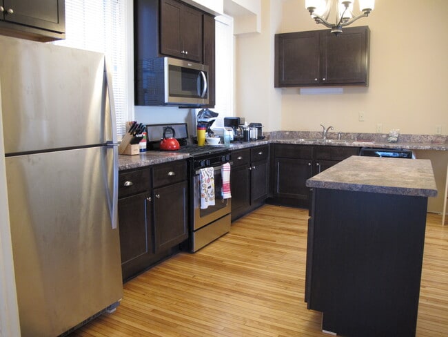 Building Photo - The Holly Duplex