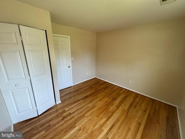 Building Photo - 901 Hillcrest Dr