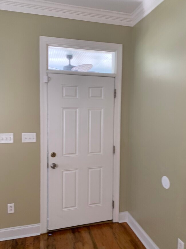 Building Photo - 1024 Hazel St