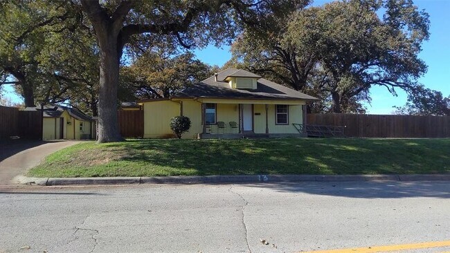 Building Photo - 7366 Meadowbrook Dr