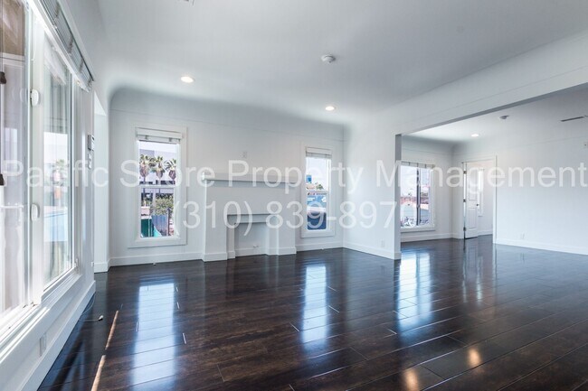 Building Photo - Mullen Duplex