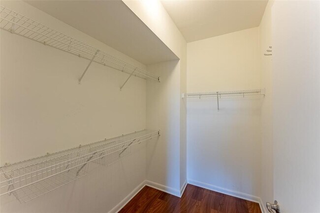 Building Photo - 54 Rainey St