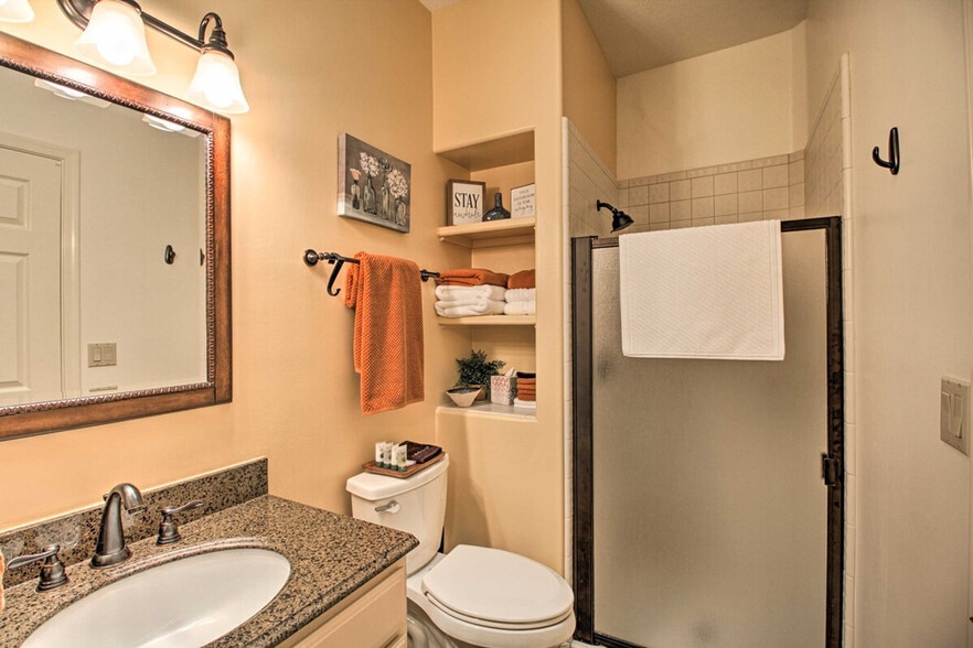 Building Photo - 1195 Cam Diestro