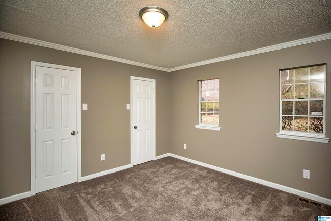 Building Photo - 8941 Glendale Dr