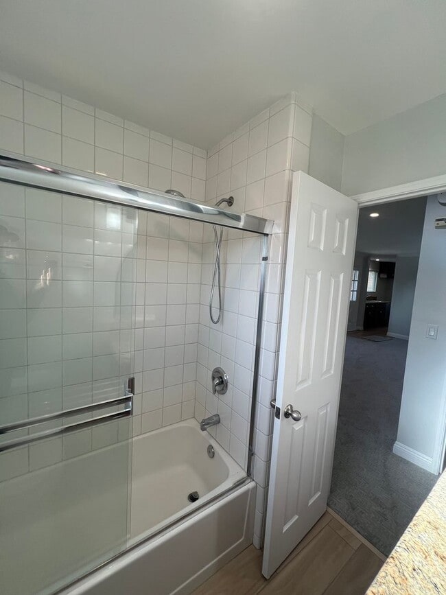 Building Photo - Thousand Oaks Living