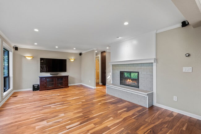 Building Photo - 12135 107th Ave NE