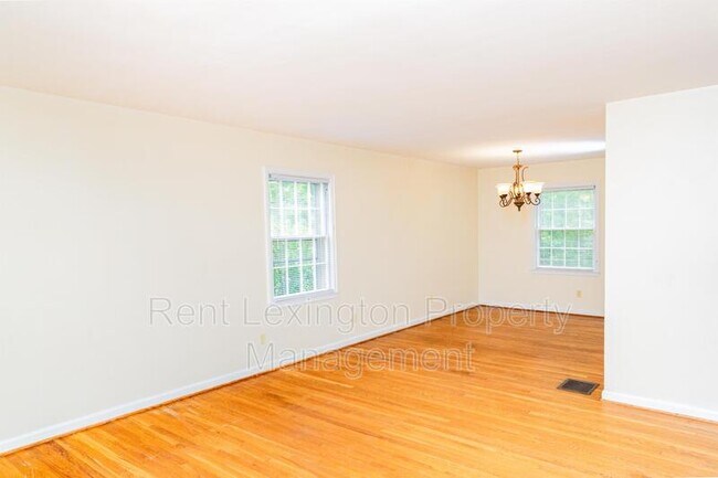 Building Photo - 657 Montclair Dr