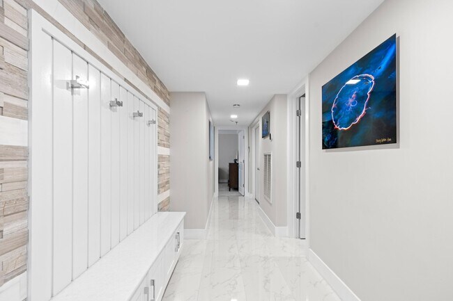 Building Photo - 4000 S Ocean Blvd