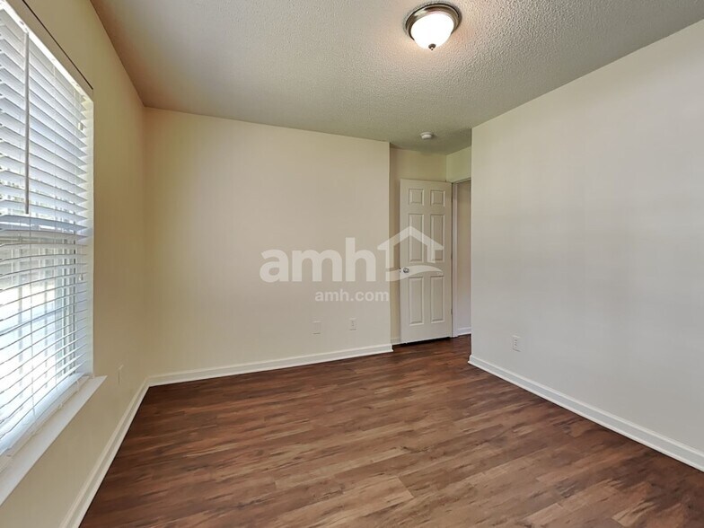 Building Photo - 120 Salem Ridge Ct