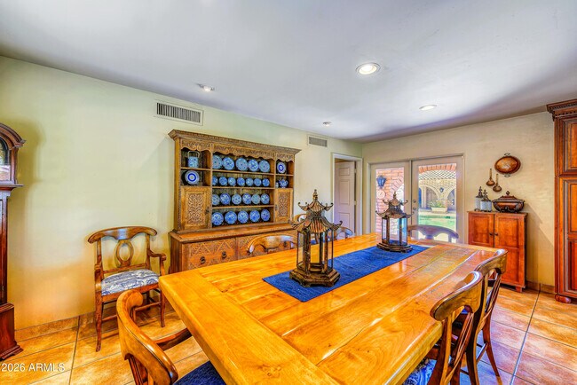 Building Photo - 7156 Oakmont Dr