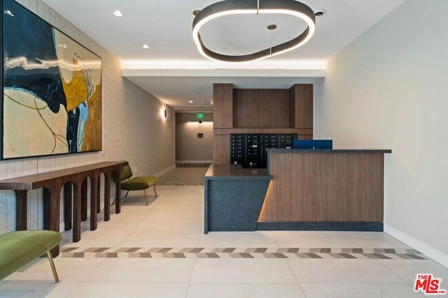 Building Photo - 160 N La Peer Dr