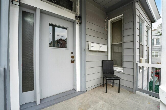 Building Photo - 283 GRIFFITH St