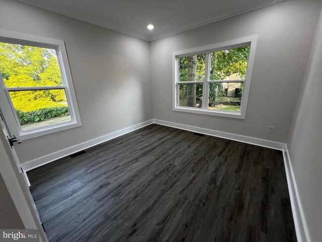Building Photo - 920 Brompton St