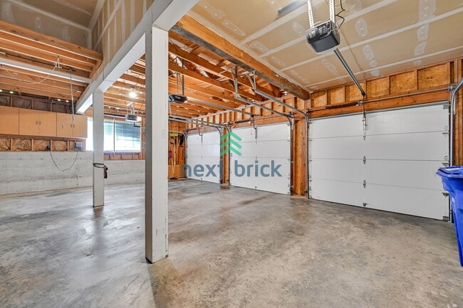 Building Photo - Beautiful Bellevue Home with 4 Beds + Bonu...