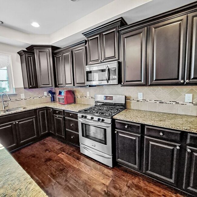 Building Photo - Stately End Unit 3-Level Townhome, 3 Bedro...