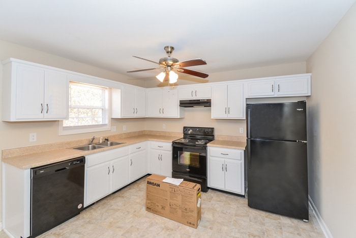 Building Photo - 1018 Granny White Rd