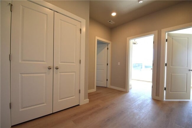 Building Photo - 1804 SW Casuarina Dr