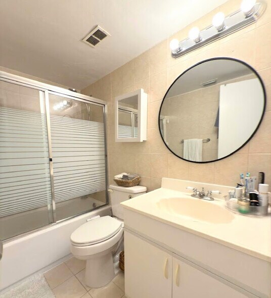 Building Photo - 3660 NE 166th St