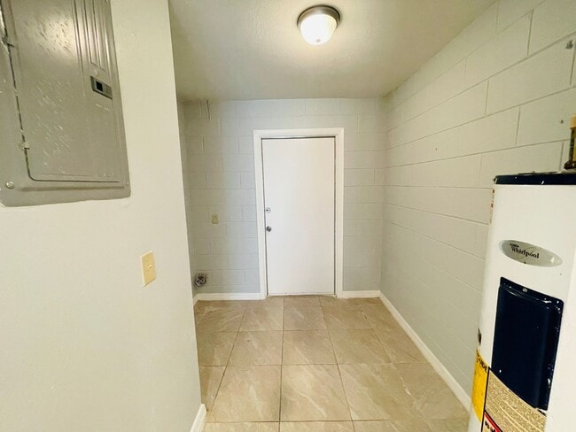 Building Photo - Charming 3 Bedroom, 2 Bathroom Home in Orlando! Only 20 Minutes from Disney World!! Ready For mov...