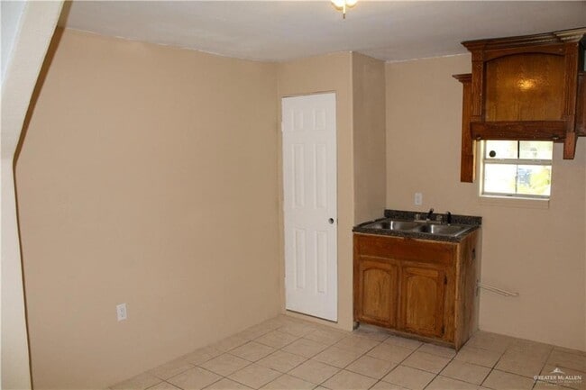Building Photo - 1108 Arboledas Dr