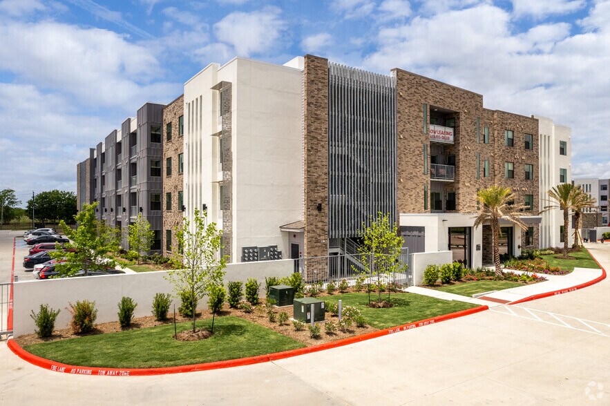 Huntington Chimney Rock 16520 Chimney Rock Rd Houston TX 77053