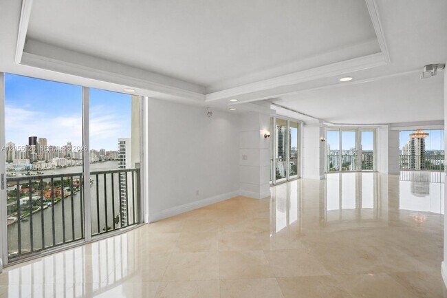Building Photo - 19355 Turnberry Way