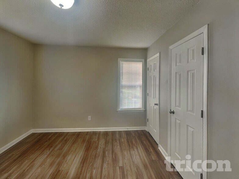 Building Photo - 217 Clear Springs Ct