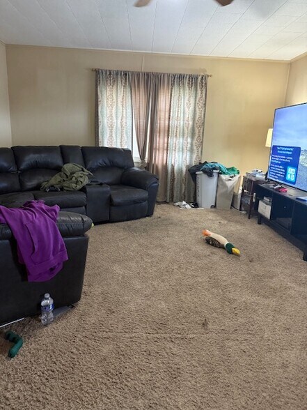 Building Photo - 3021 W State St