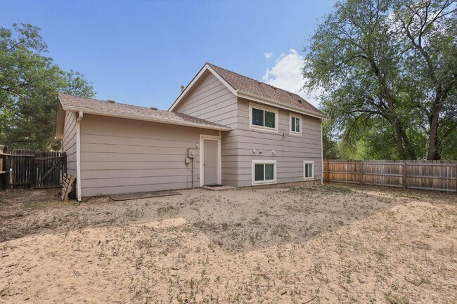 Building Photo - 2390 Middleton Ct