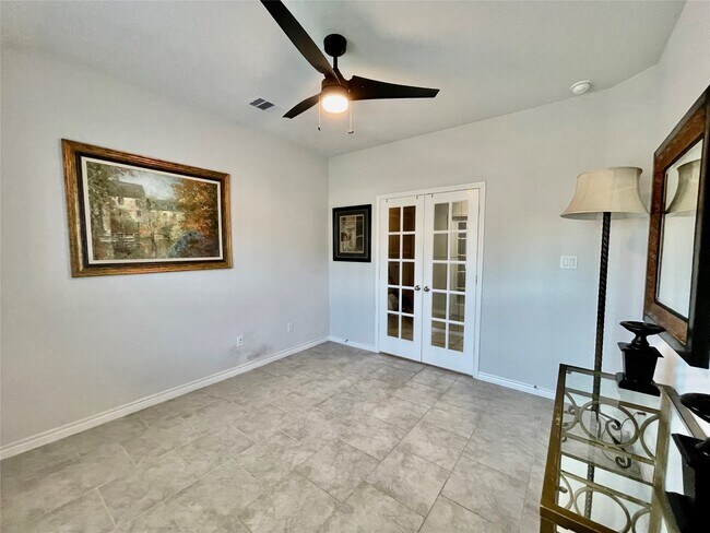 Building Photo - 1916 Thorndyke Ln