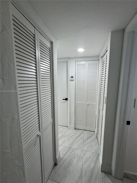 Building Photo - 13715 Kendale Lakes Cir
