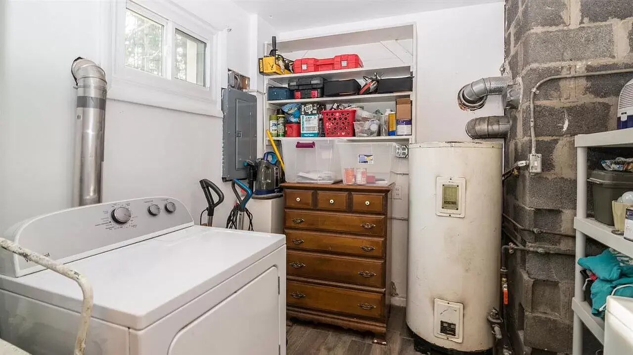 Laundry Room - 5010 Bolla Rd