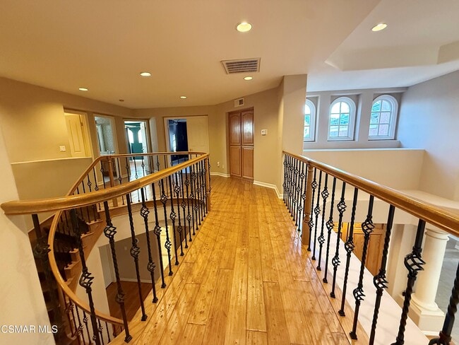 Building Photo - 267 High Meadow St