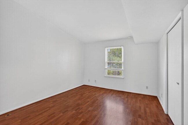 Building Photo - 15 Pickering Ct