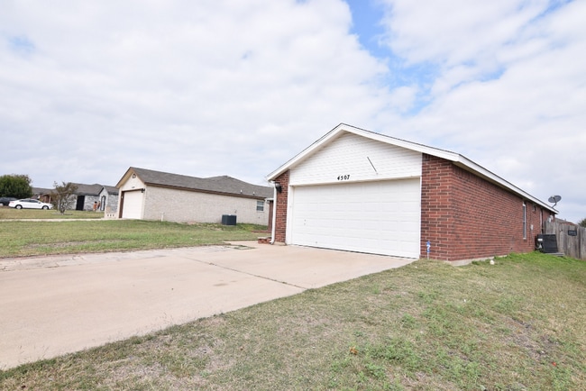 Building Photo - 4507 Hank Dr