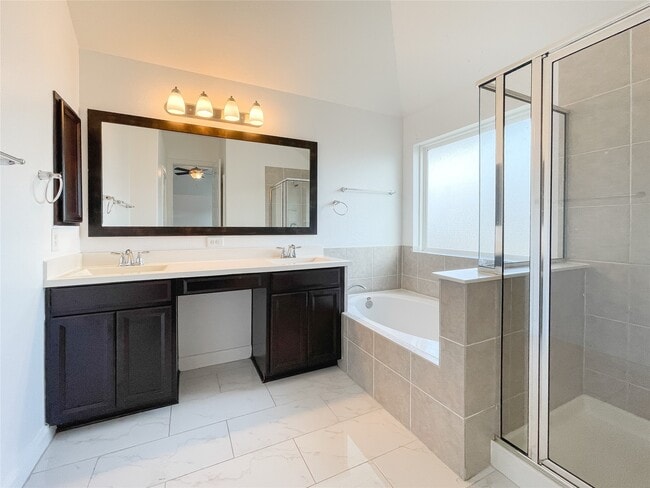 Building Photo - 18126 Golden Falls Ln